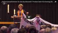 201705 Protest gegen Kampfdrohnen bein von der Leyens Predgt, https://www.youtube.com/watch?v=gpGVbDsXt00